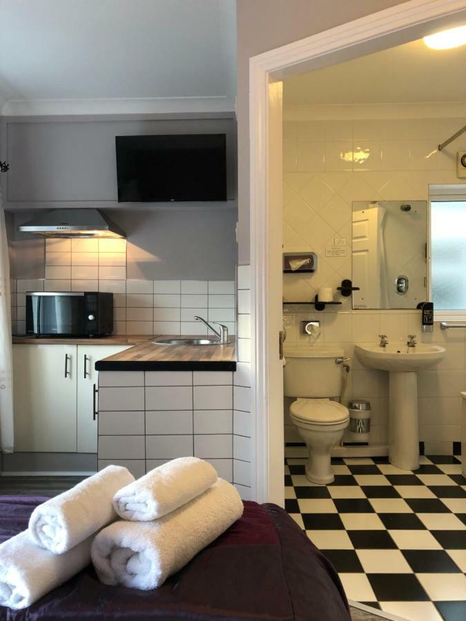 Amber Heights Bed & Breakfast กัลเวย์ ภายนอก รูปภาพ
